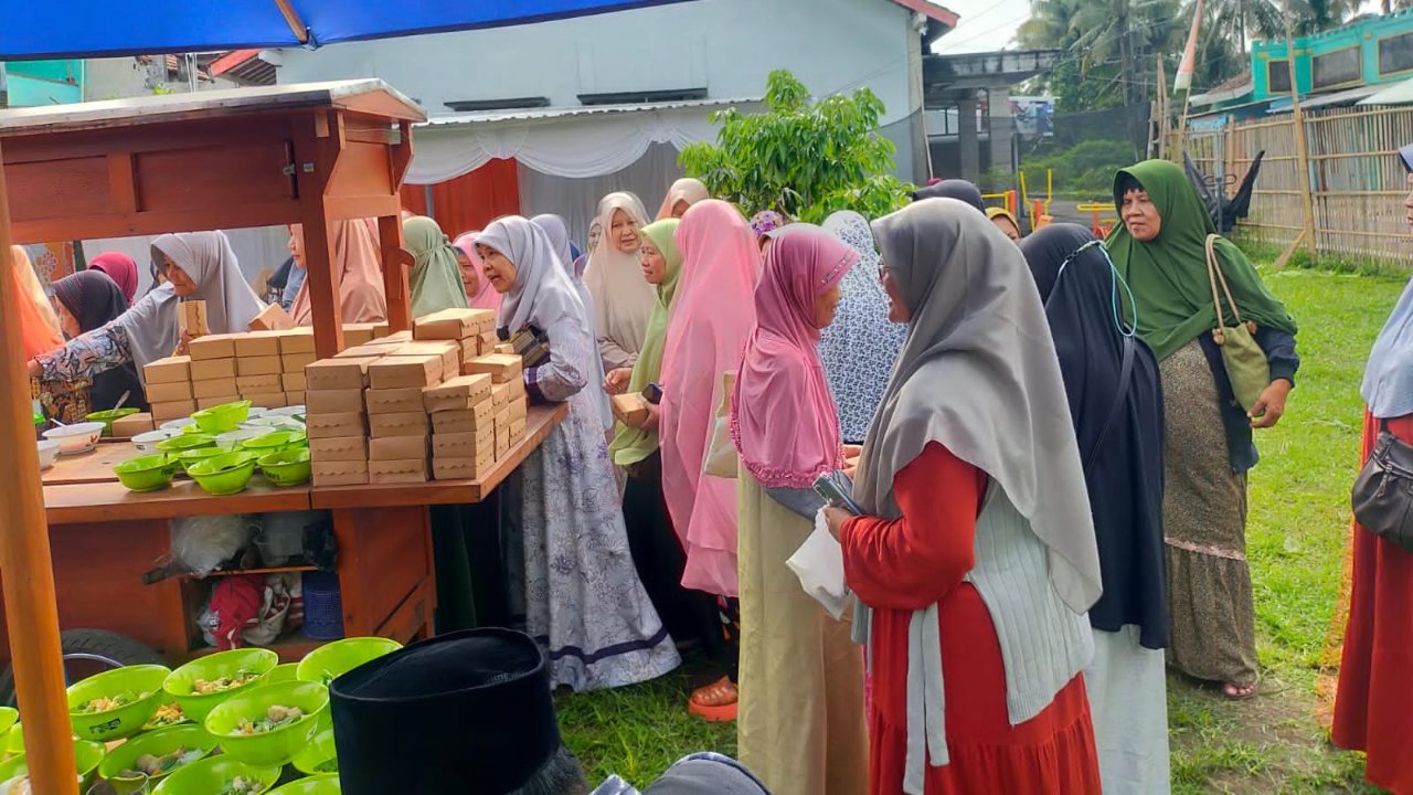 Usai Pengajian Taklim, Ibu-ibu di Magelang Pulang Bawa Sayuran