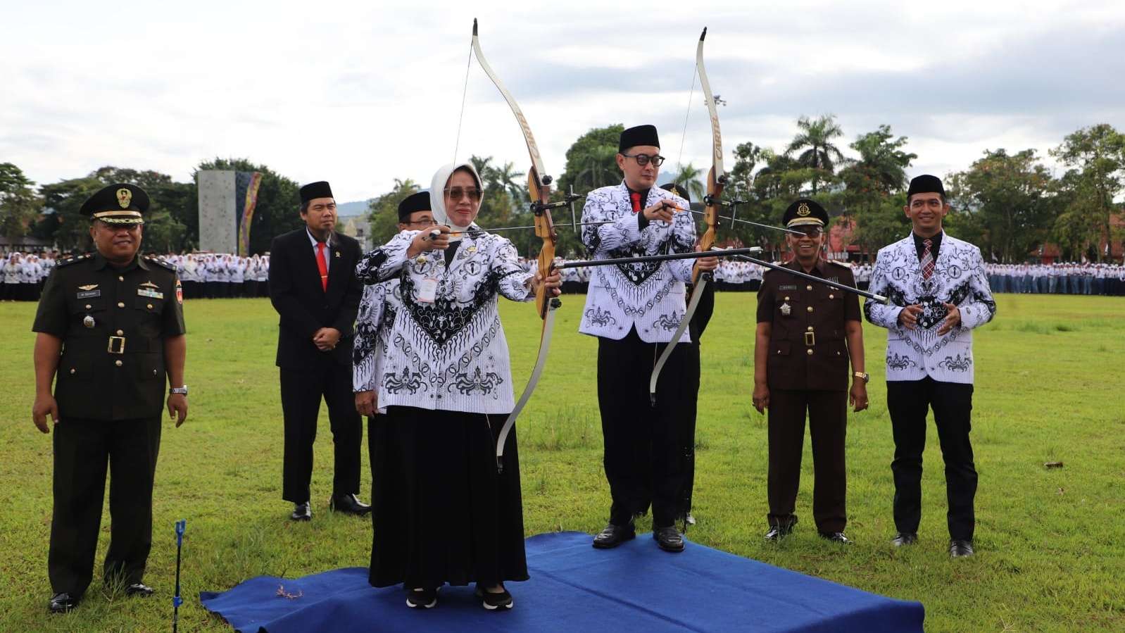 Bupati Purworejo Ajak Guru Tingkatkan Profesionalisme pada Peringatan HGN dan HUT ke-80 PGRI
