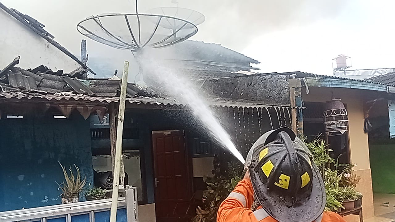 Kebakaran Terjadi di Secang Magelang, Dua Penghuni Rumah Alami Luka Bakar Serius