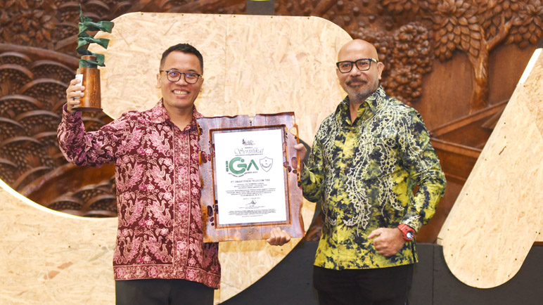 Program eSIM dan Edukasi Lingkungan Bebas Sampah Hantarkan Smartfren Indonesia Green Awards 2024