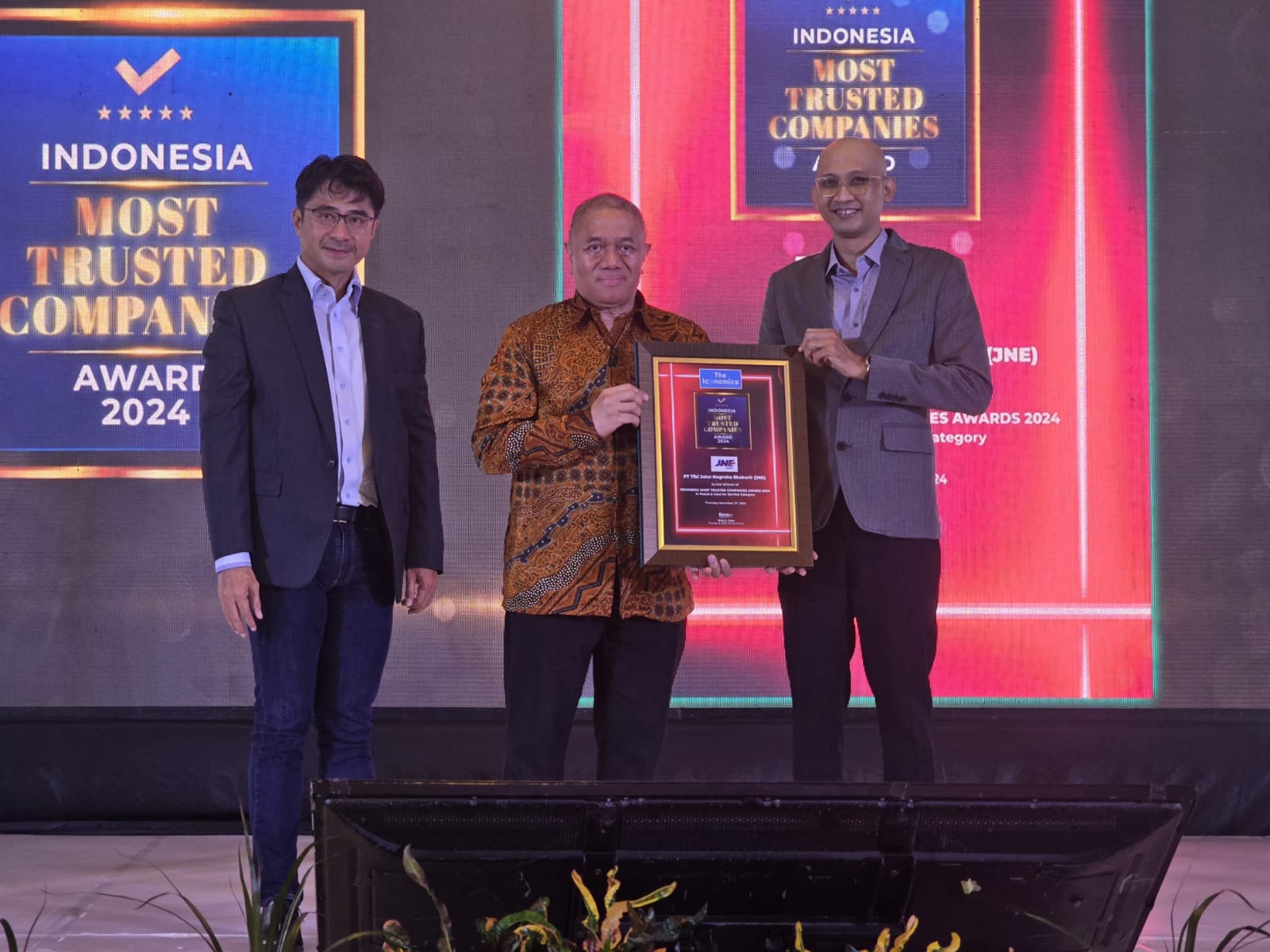 Momen Istimewa Sambut HUT ke- 34, JNE Raih Indonesia Most Trusted Companies Award 2024