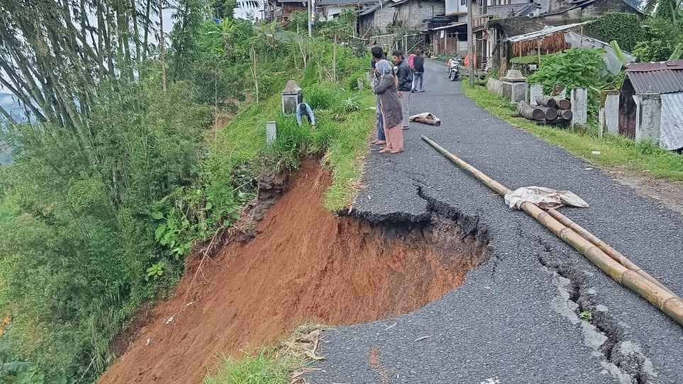 Longsor di Wonosobo, Jalur Alternatif Dieng via Watumalang Lumpuh