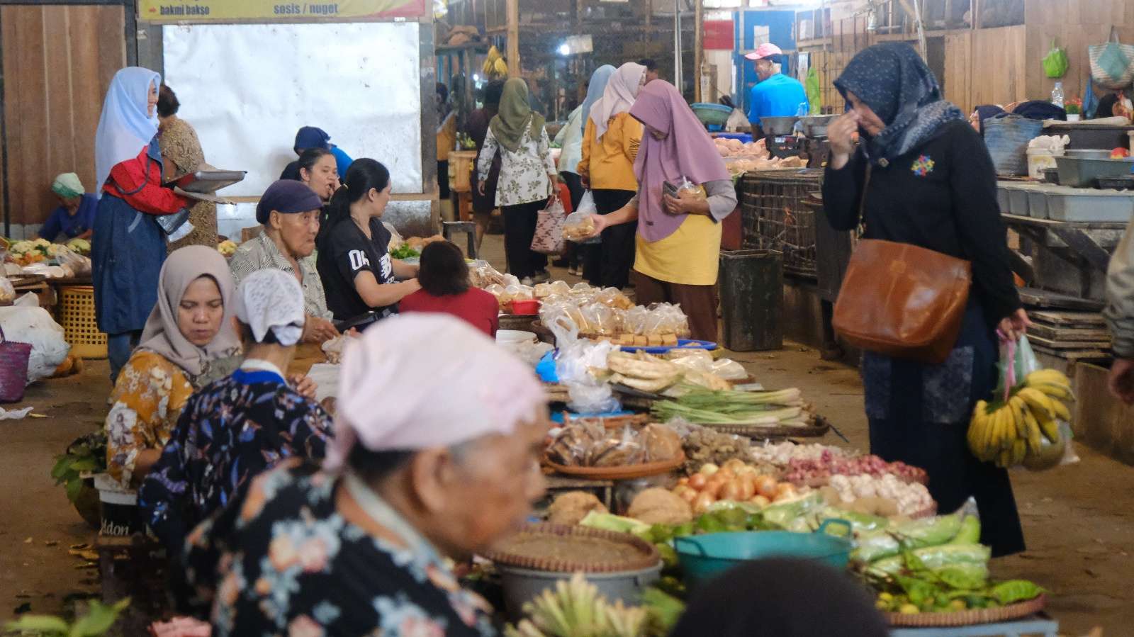 Sumringah Pedagang Kebonpolo Kota Magelang Sambut Program ASN Nglarisi Pasar