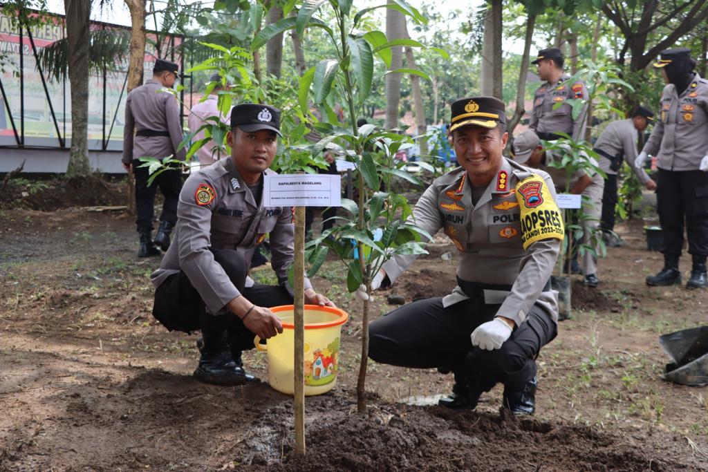 Program Sinergitas Polri-Kemenko PMK, Polresta Magelang Tanam 700 Bibit Pohon Buah