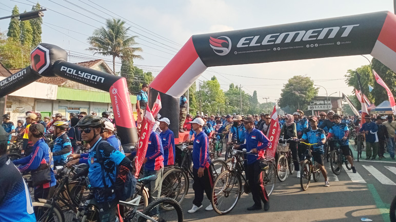 HUT TNI ke-79 Ribuan Goweser Padati Lapangan Makodim Magelang