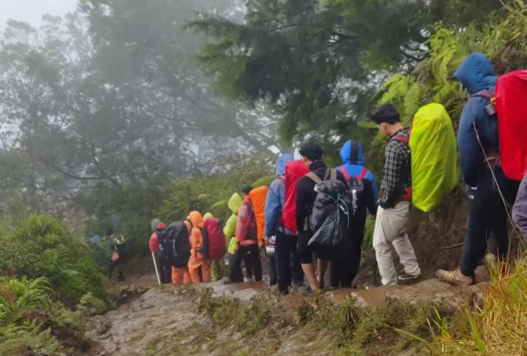 Perhatian! Seluruh Jalur Pendakian Gunung Prau Tutup Sampai Idul Fitri