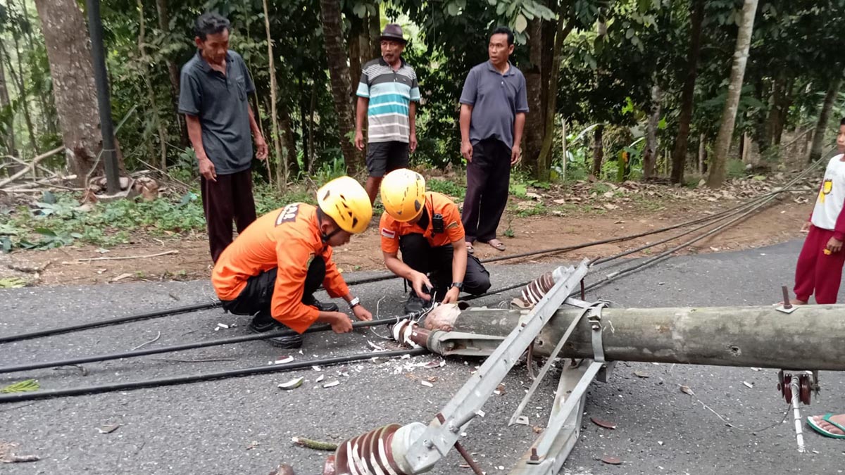 Seorang Ibu di Wonosobo Meninggal Dunia Tertimpa Tiang Listrik