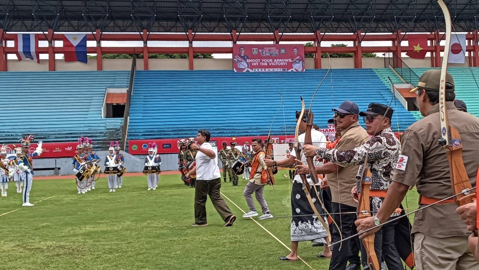 304 Atlet dari 8 Negara Bertanding di Stadion Moch Soebroto di Ajang Gladi Barebow Internasional