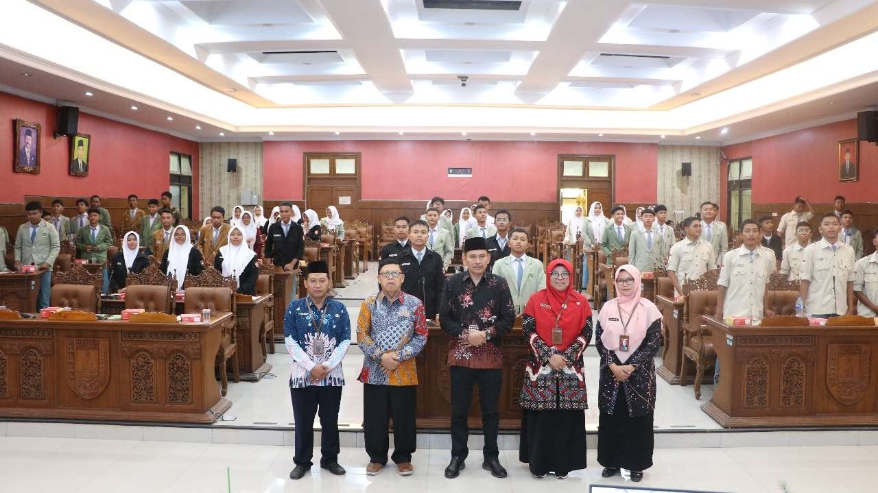Dekatkan Pelajar dengan Fungsi Legislatif DPRD, Siswa MAN 1 Magelang Belajar Penyerapan Aspirasi