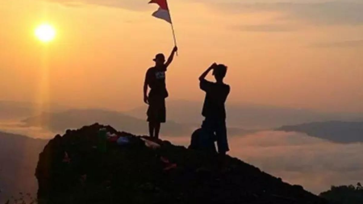 Bukit Pranji Kebumen Terkenal Punya Golden Sunrise yang Bikin Betah dan Instagramable