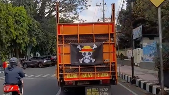 Bendera One Piece Berkibar Jelang HUT RI, Warga Suarakan Keadilan?