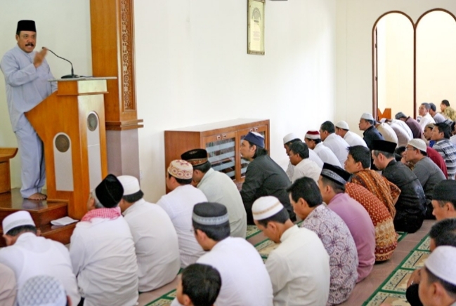 Memburu Waktu Mustajab di Hari Jumat, Berdoa di Antara Dua Khutbah