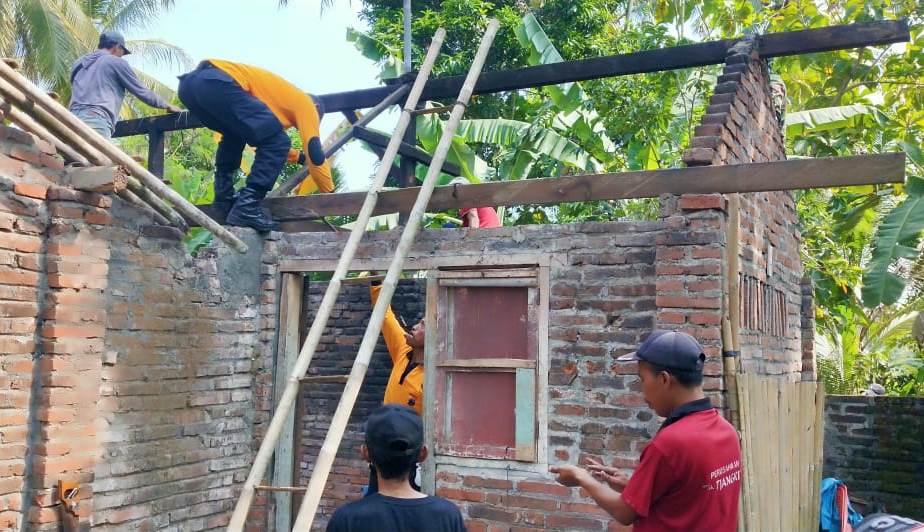 Bedah Rumah Penyandang Disabilitas, Personel Polsek Banyuurip Dikerahkan