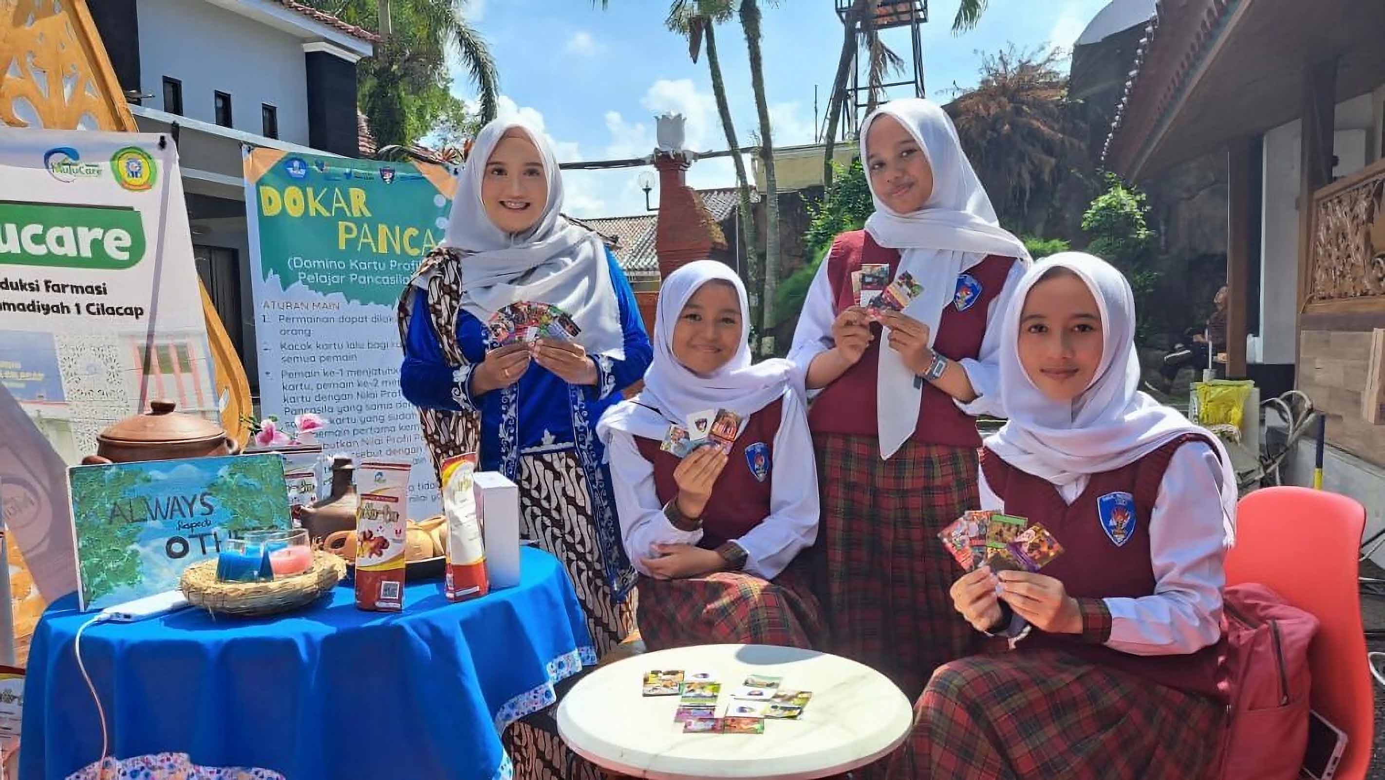 Guru Cantik di Cilacap Jawa Tengah Ini Ciptakan Metode Belajar Sambil Bermain Kartu
