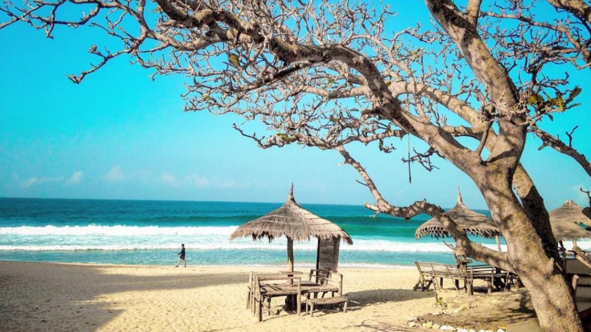 Inilah Pantai Watulawang, Pantai Di Gunung Kidul Dengan Batu Karang Tercantik