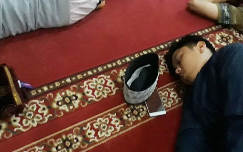 Hukum Tidur di Masjid, Boleh atau Dilarang?