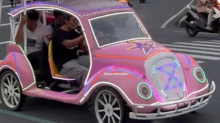 Becak Cinta Jadi Daya Tarik Lainnya di Alun-alun Purworejo, Netizen: Sudah Dua Kali Mencoba