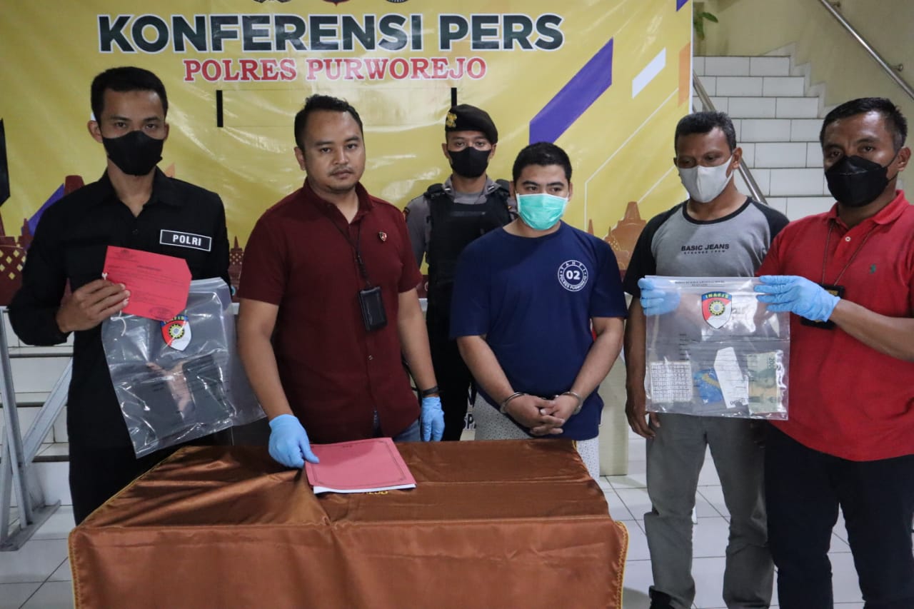 Polres Purworejo Nyatakan Perang Terhadap Perjudian, Pria Pengepul Togel Online Dimankan