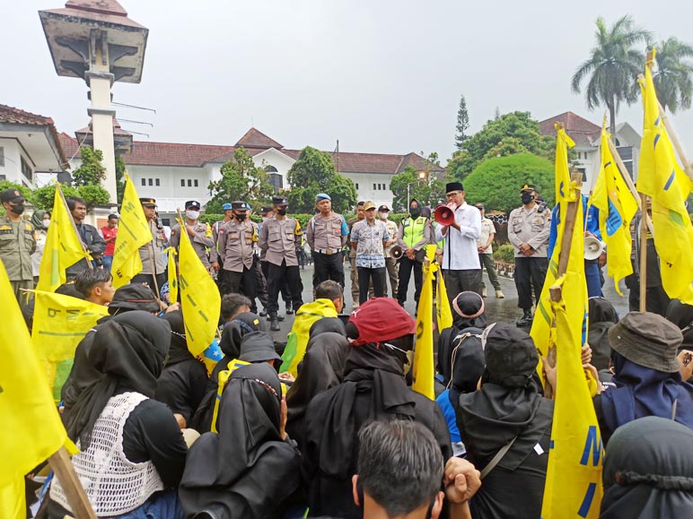 PMII Temanggung Demo Tolak Kenaikan Harga BBM, Bupati: Akan Kami Kawal Terus