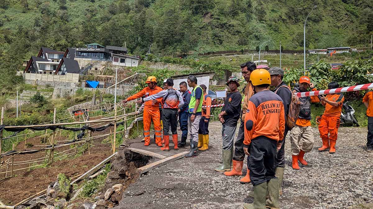 Longsor Area Parkir Sikarim Dieng Wonosobo, Lima Motor Wisatawan Terseret ke Jurang