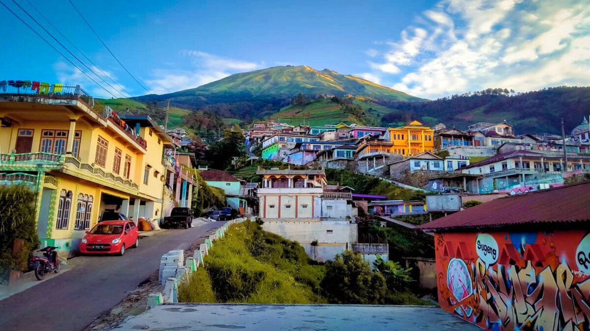 Wisata Nepal Van Java Menyuguhkan Kesejukan Udara dan Keindahan Alam Serta Rumah Warga yang Berwarna - Warni