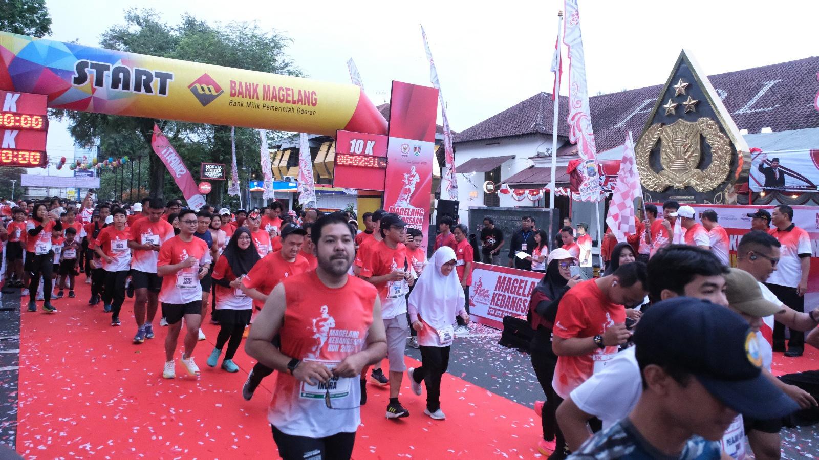 Magelang Kebangsaan Fun Run 2025 Ribuan Pelari Tumplek Blek di Alun-alun Kota