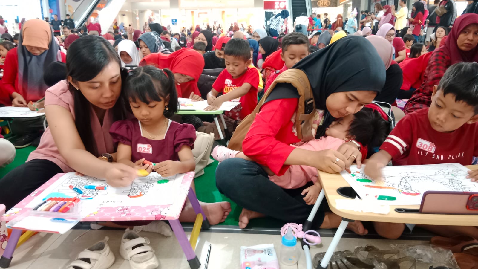 Pecah! 1.000 Peserta Ibu-Anak Mengikuti Lomba Mewarnai Faber-Castell di Artos Mall Magelang