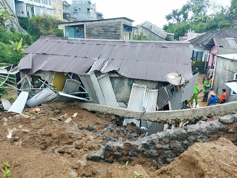 Senderan Ambrol, Timpa 6 Rumah di Kampung Rowopeni Wonosobo