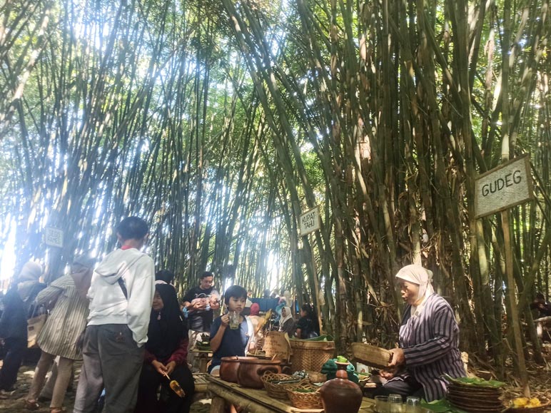 Pesona Pasar Papringan Temanggung yang Tak Bikin Bosan, Segala Jajanan Tradisional Ada