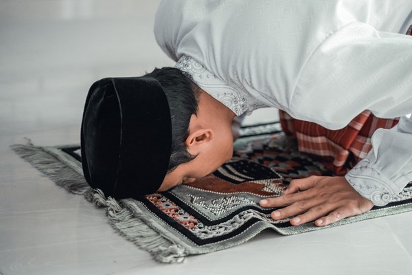 Hukum Shalat Jumat di Rumah, Sah atau Tidak?