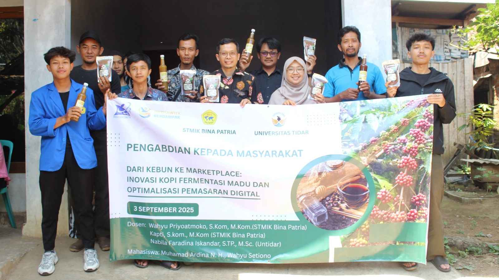 Dosen STMIK Bina Patria dan Untidar Bantu Petani Kopi Temanggung Go Digital