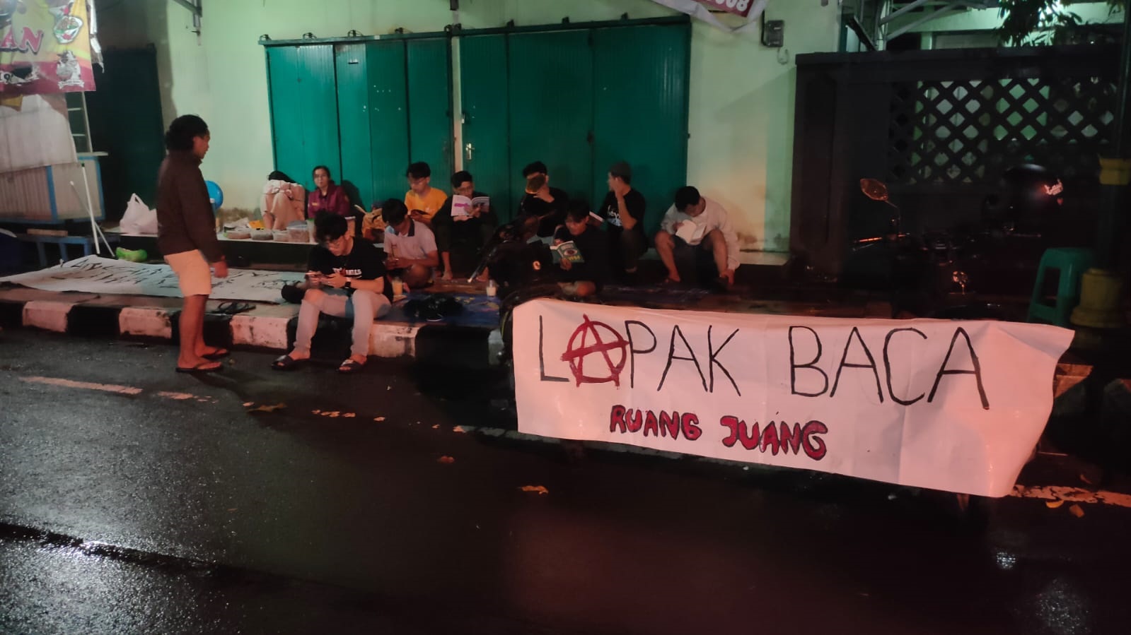 Ruang Juang Magelang Gelar Lapak Baca dan Berbagi Nasi, Enrille: Ini Langkah Kecil Menuju Tujuan Besar