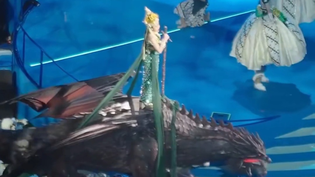 Yura Yunita dan Padi Tampil dengan Ogoh-ogoh Naga Magelang di The Indonesian Broadway 2025