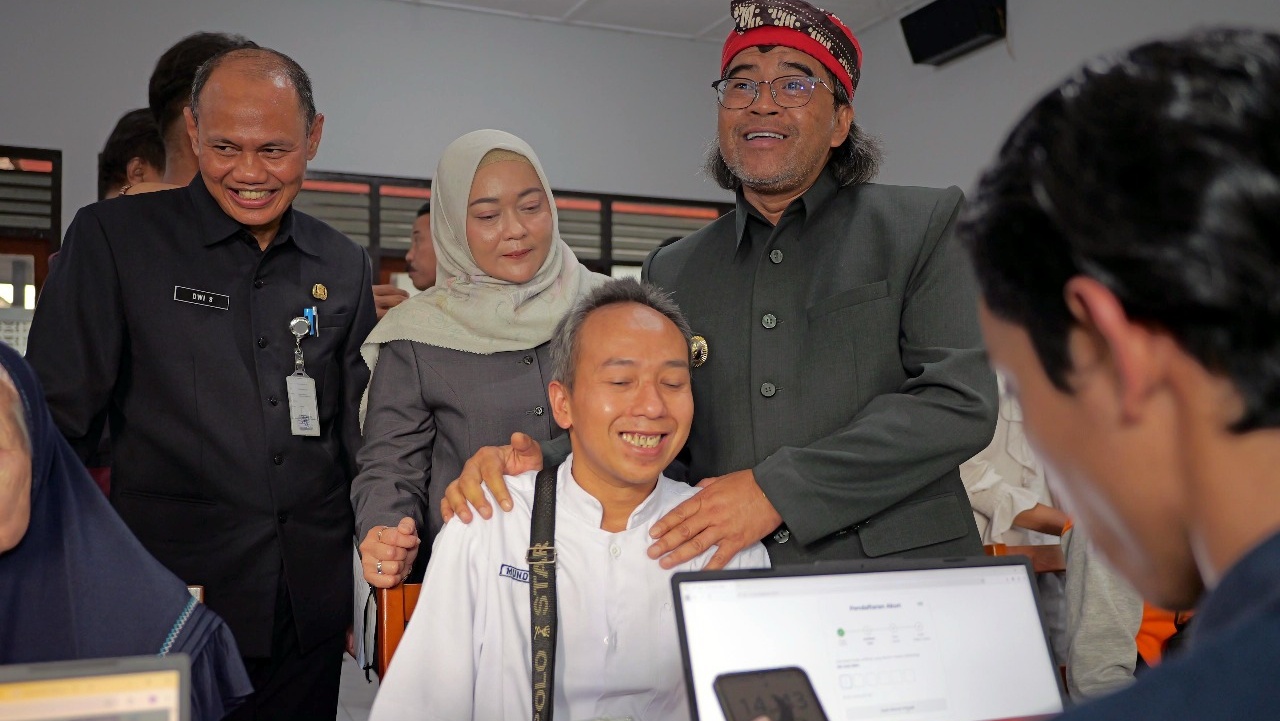 Bupati Temanggung Bagikan NIB Gratis dan Bantuan Usaha untuk Puluhan Warga Disabilitas