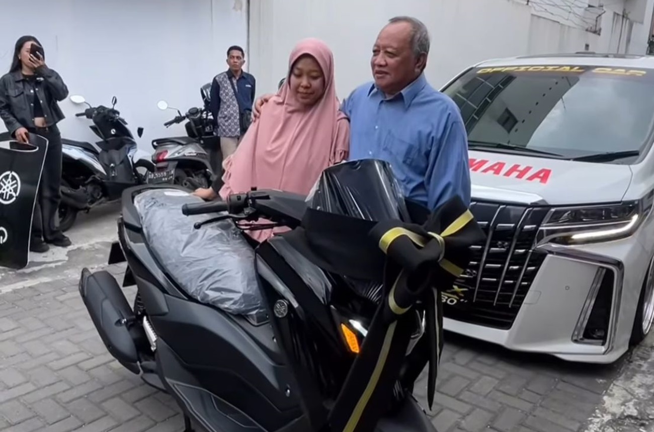 Yamaha Manjakan Pelanggan dengan Delivery NMAX 'Turbo' Pakai Mobil Mewah