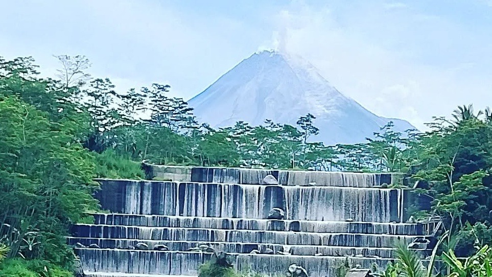 Grojogan Watu Purbo, Wisata di Kaki Gunung Merapi yang Gratis Dikunjungi