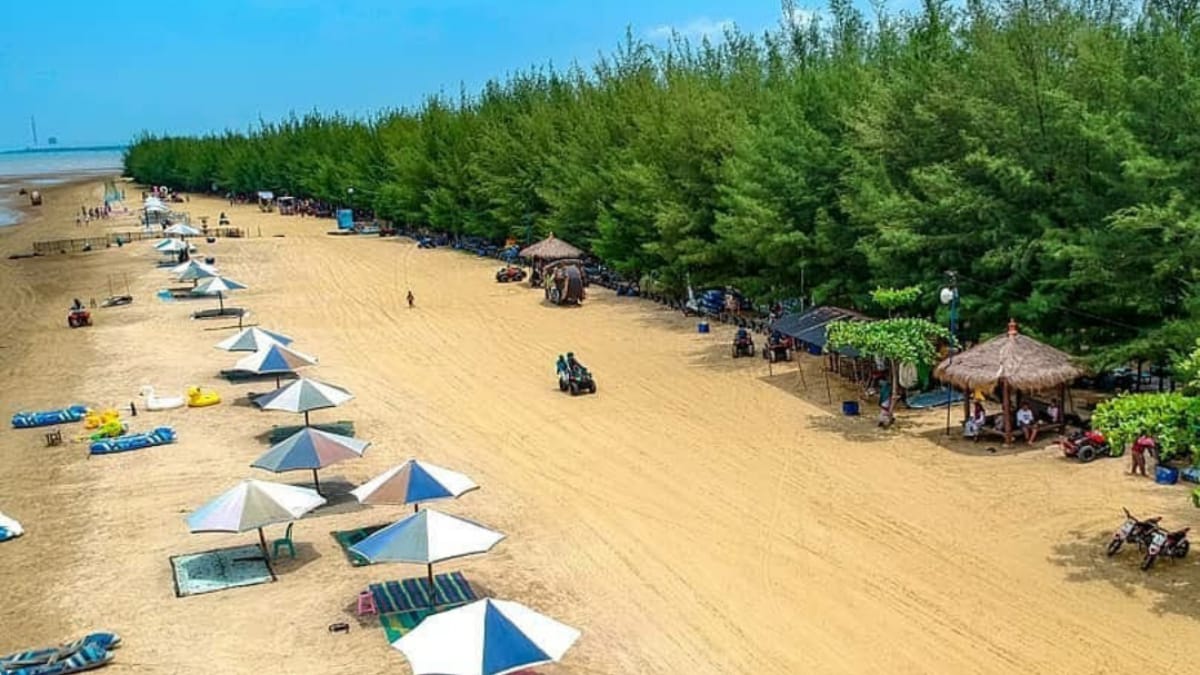 Menikmati Keindahan Pantai Karang Jahe, Salah Satu Pantai Pasir Putih di Kawasan Pantai Utara