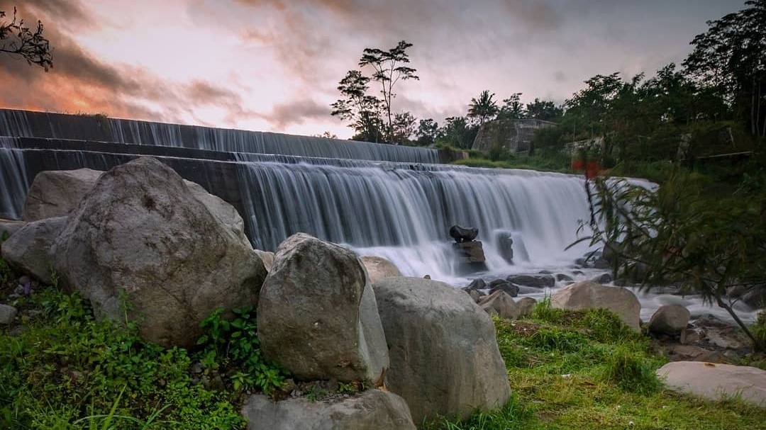 Rekomendasi Grojogan di Magelang, Diantaranya Punya Latar Gunung Merapi