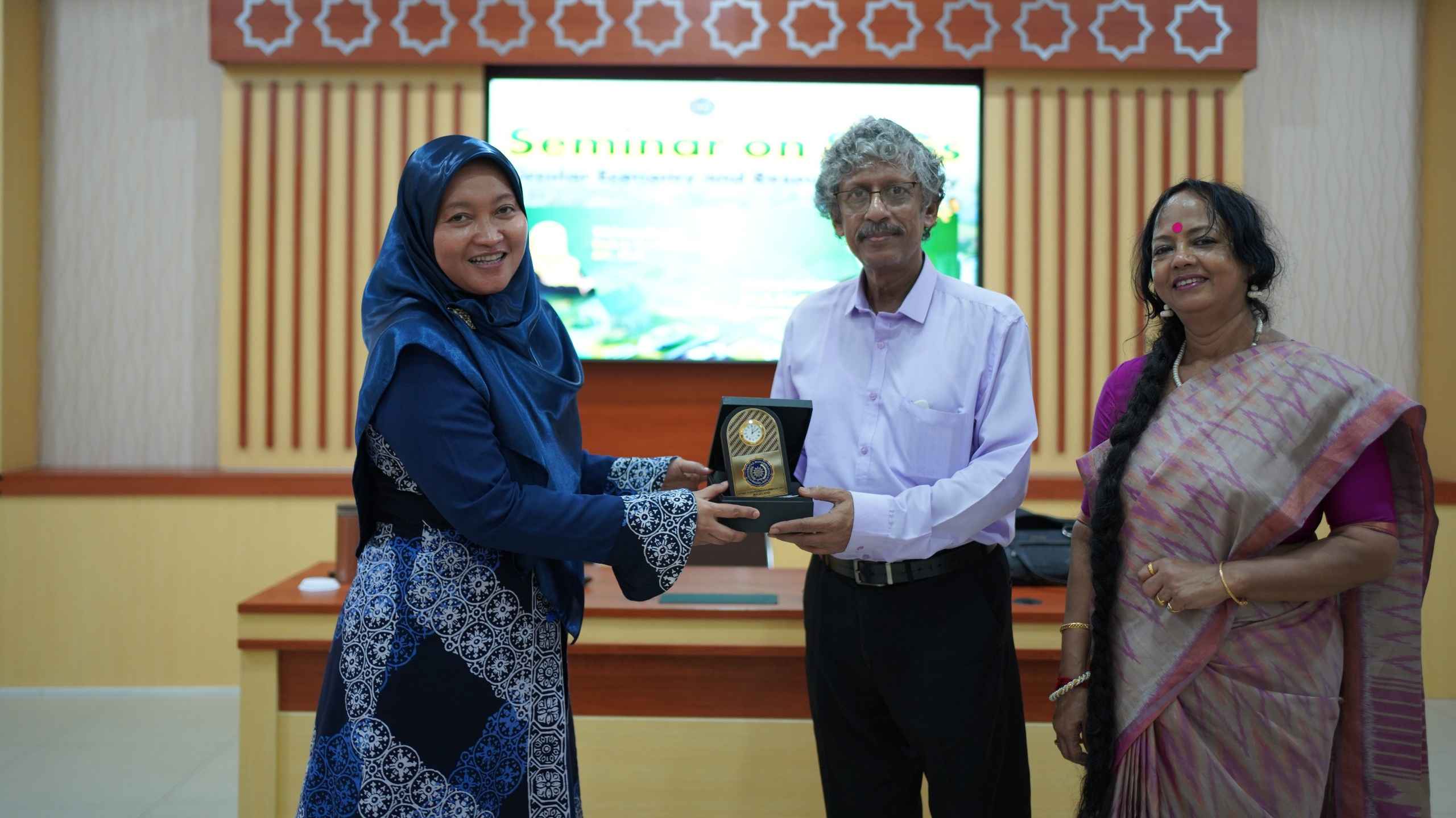 CSICE UNIMMA Kembangkan Aksi Ekonomi Sirkular Lewat Seminar Internasional