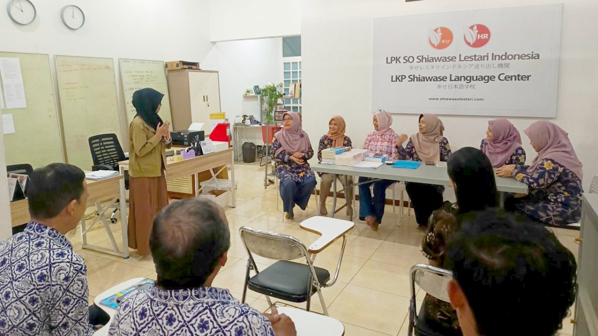 Tim Pengabdian UNNES Asah Guru LPK agar Berhasil Cetak Siswa Jago Bicara Jepang