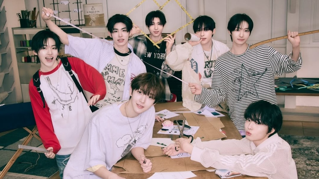 Lirik Lagu dan Terjemahan 'Freeze' KickFlip, Gambarkan Gairah Anak Muda!