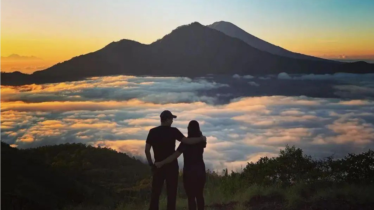  Pesona 5 Gunung di Jawa Tengah dengan View Spektakuler Bak Menembus Awan, No 3 Telomoyo di Magelang!