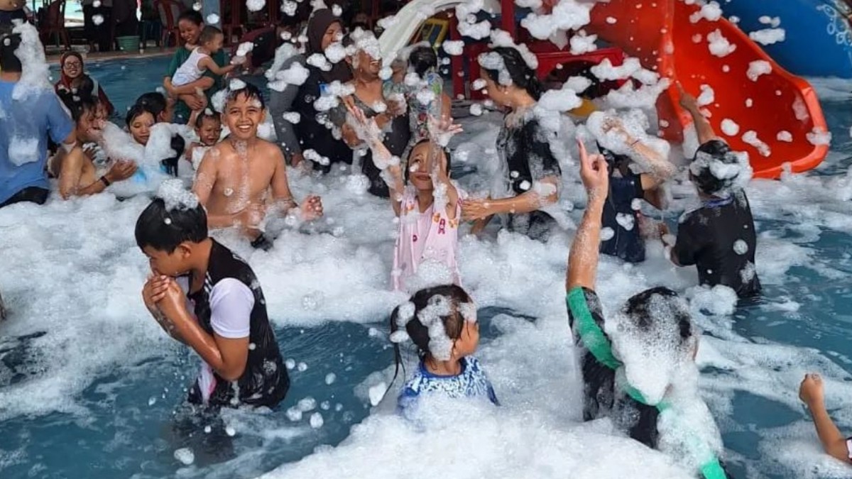 Mandi Salju di Pemandian Air Hangat Tempuran, Umbul Banyu Roso Magelang Destinasi Wisata yang Ramah Anak