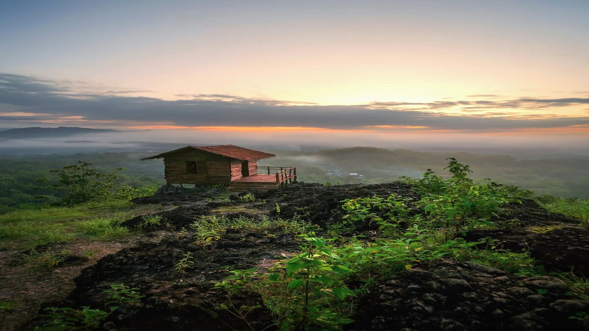 Gunung Ireng Patuk Gunungkidul Spot Sunrise dengan Pesona Kabutnya