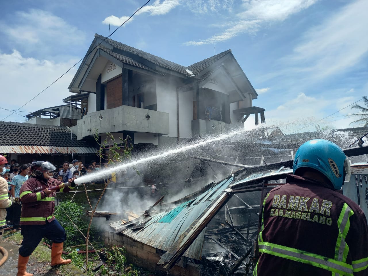 Lupa Matikan Api Kompor, Rumah Warga Terbakar