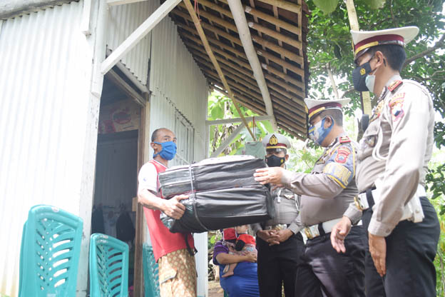 Kisah Keluarga Tinggal di Kebun Undang Kepedulian