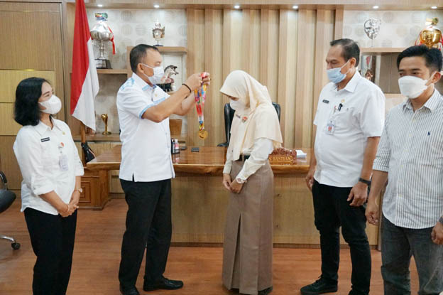 Nabila Sabet Medali Emas Kompetisi Sains Nasional