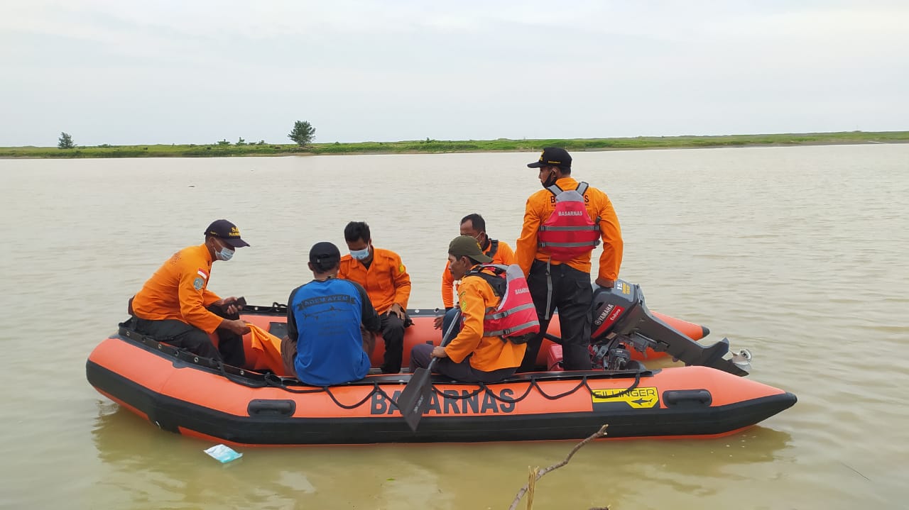 Perahu Dihantam Ombak, Satu Nelayan Hilang