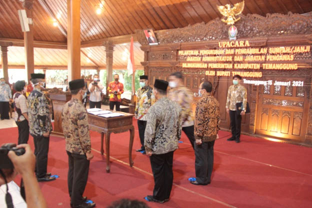 Pejabat Baru Diminta Percepat Program Pemerintah, Bupati Temanggung  Lantik Pejabat Eselon III