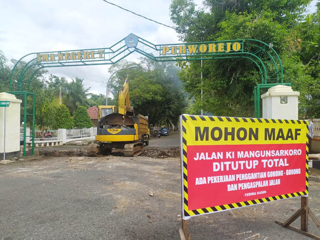 Jalan Ki Mangun Sarkoro Terpaksa Ditutup